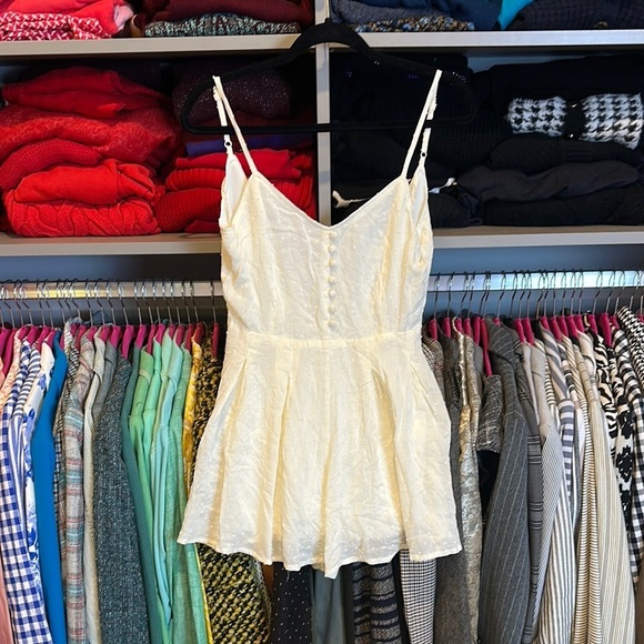 Onetheland Pants - Onetheland ivory sleeveless back zipper closure v back romper size S NWT